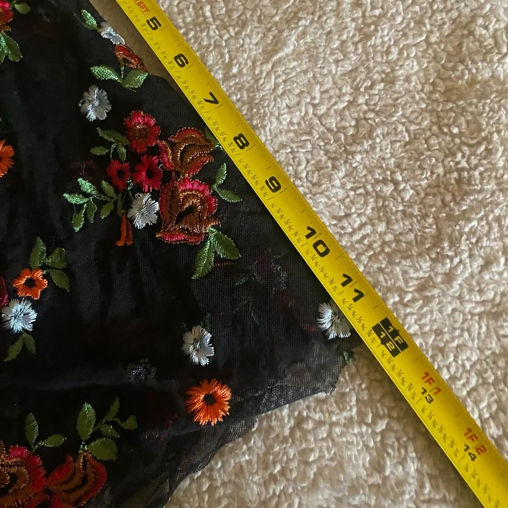 Urban Outfitters (UO) Red Floral Embroidered Sheer Long Sleeve Tee Size S - M - Picture 7 of 7